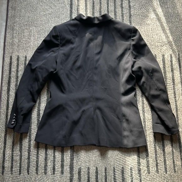 Ralph Lauren Black Blazer with Notched Lapels and Structured Shoulders - Picture 2 of 4